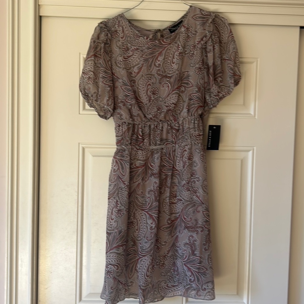 Brand new with tags Stella and Julie mauve /tan printed dress